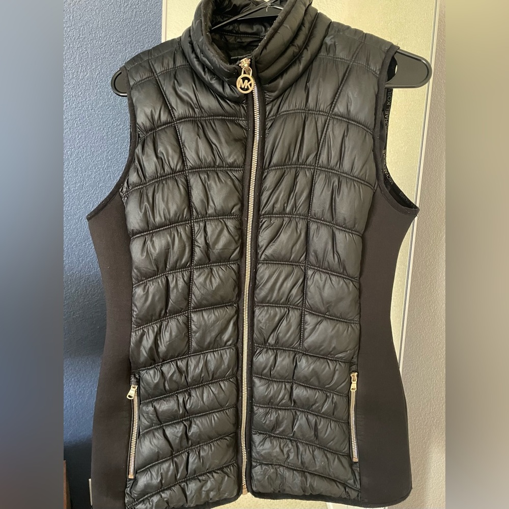 Black puffy Michael Kors winter vest M